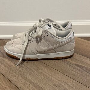 Nike SB Beige Low-Top Sneakers
